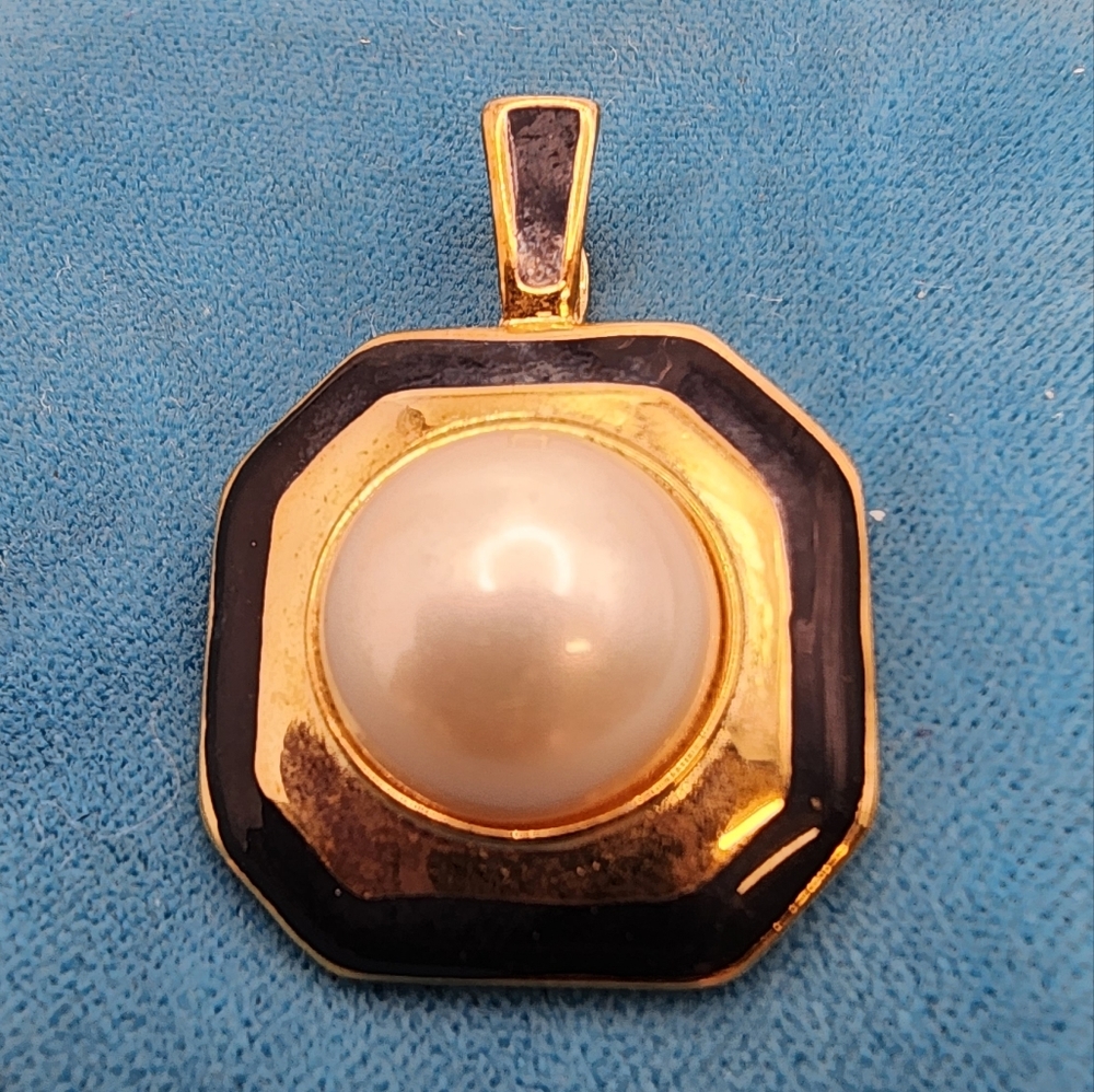 Vintage Marvella black/gold Pendant